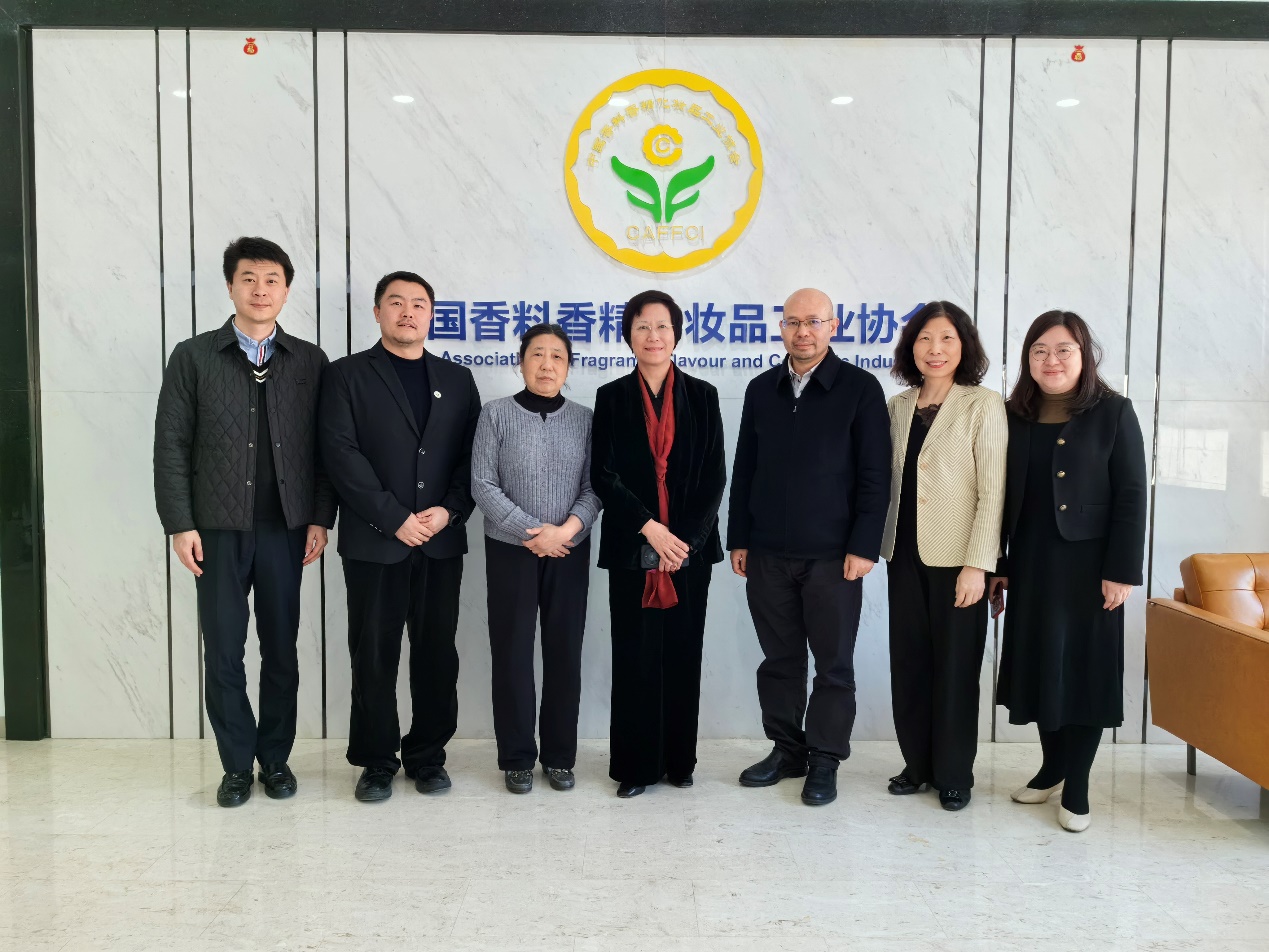 湖北省政府驻北京办事处到访中国香化协会